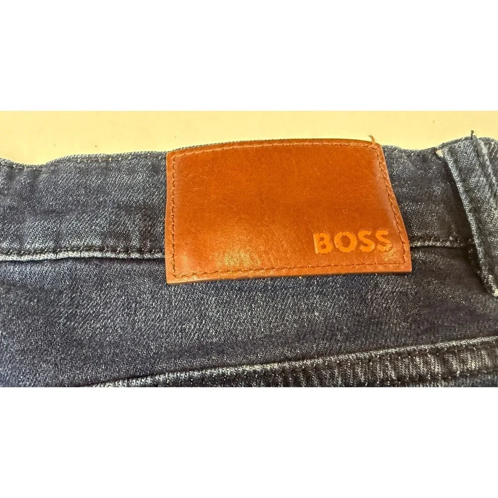 Hugo Boss Regular-fit jeans in mid-blue comfort-stretch denim, Size 32 x 32